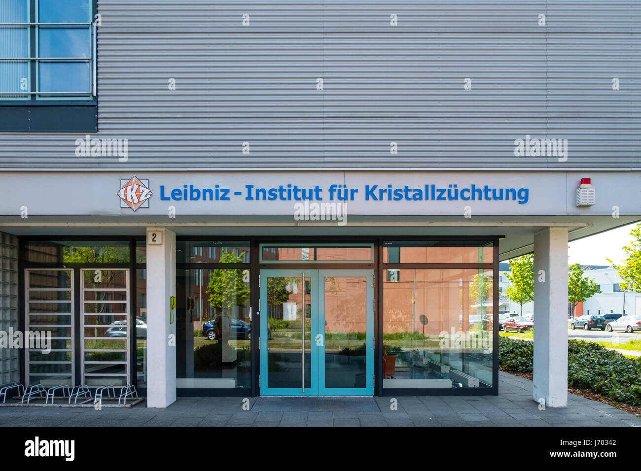 Liebniz Instituto para cultivo de cristal (LKZ Kristallzuchtung) en Adlershof Parque de Ciencia y Tecnología Parque en Berlín, Alemania Foto de stock