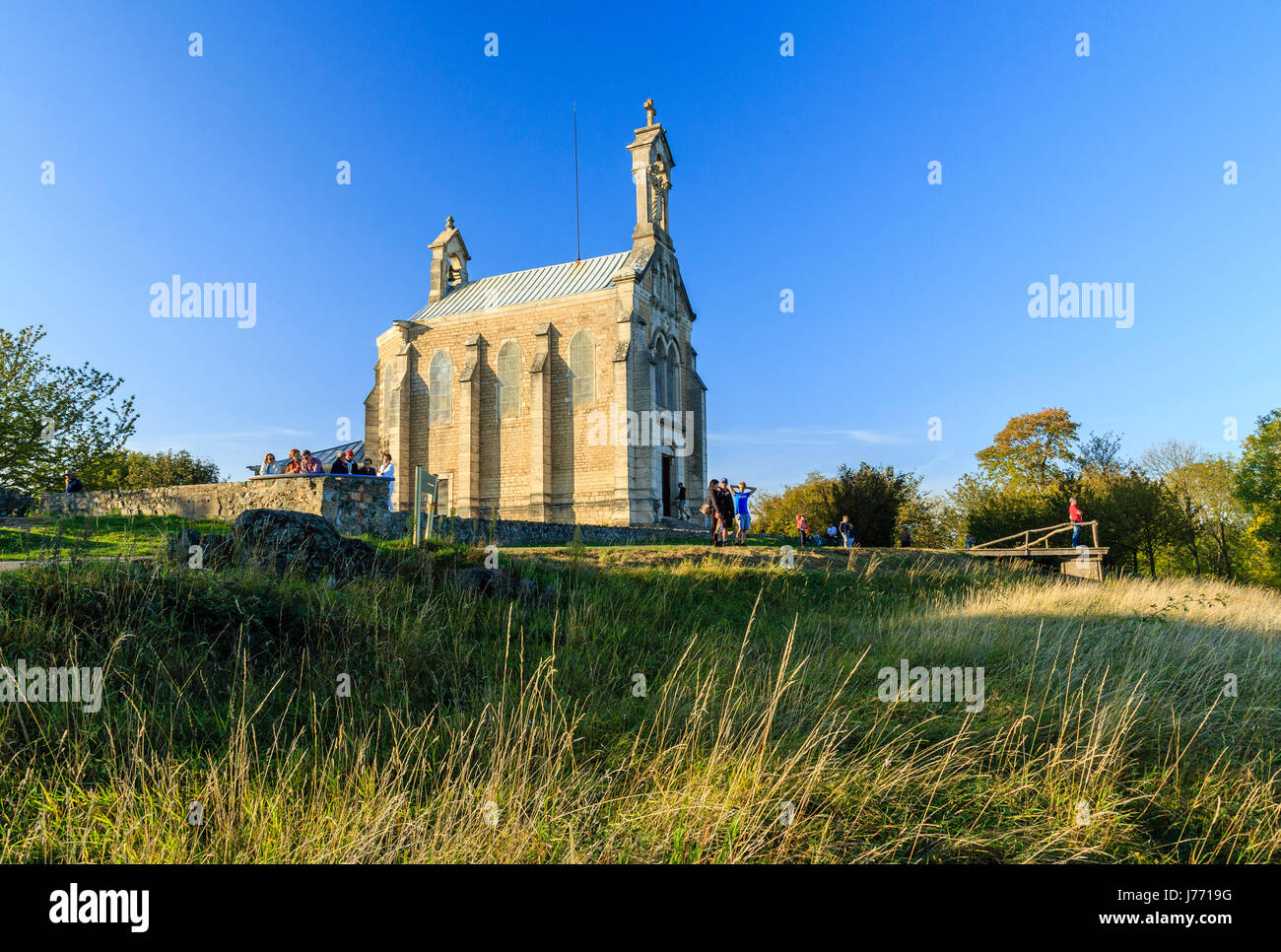 Francia, Ródano, Beaujolais región, Saint Lager, Mont Brouilly, Notre Dame des Raisins capilla Foto de stock
