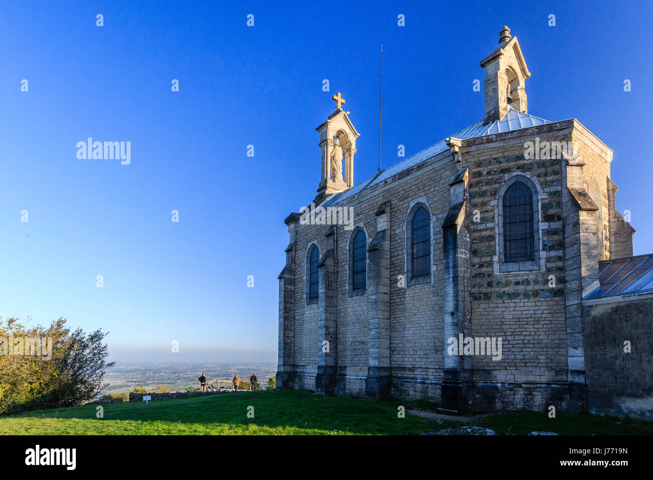 Francia, Ródano, Beaujolais región, Saint Lager, Mont Brouilly, Notre Dame des Raisins capilla Foto de stock