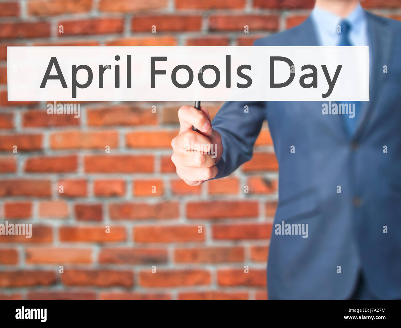 April Fools Day - hombre de negocios mostrando signo. Negocios, tecnología, internet concepto. Stock Photo Foto de stock