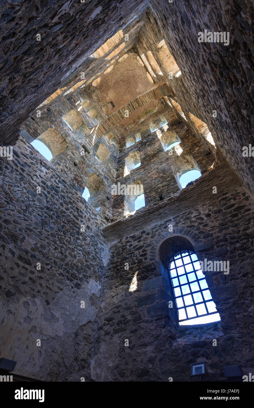 España, Cataluña, Costa Brava, el Port de la Selva, Monasterio de Sant Pere de Rodes, dentro de la torre de la iglesia Foto de stock