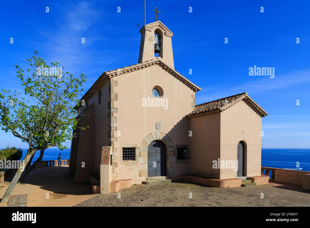 España, Cataluña, Costa Brava, Sant Feliu de Guíxols, capilla de Sant Elm, es desde este panorama que nació el apodo de Costa Brava Foto de stock