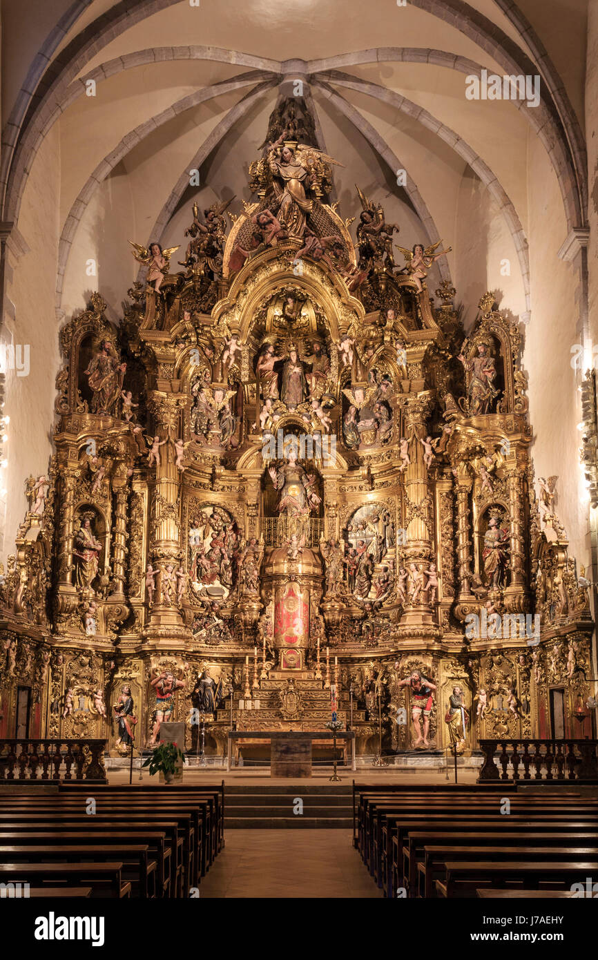 España, Cataluña, Costa Brava, Cadaqués, Iglesia de Santa María, retablo barroco Foto de stock