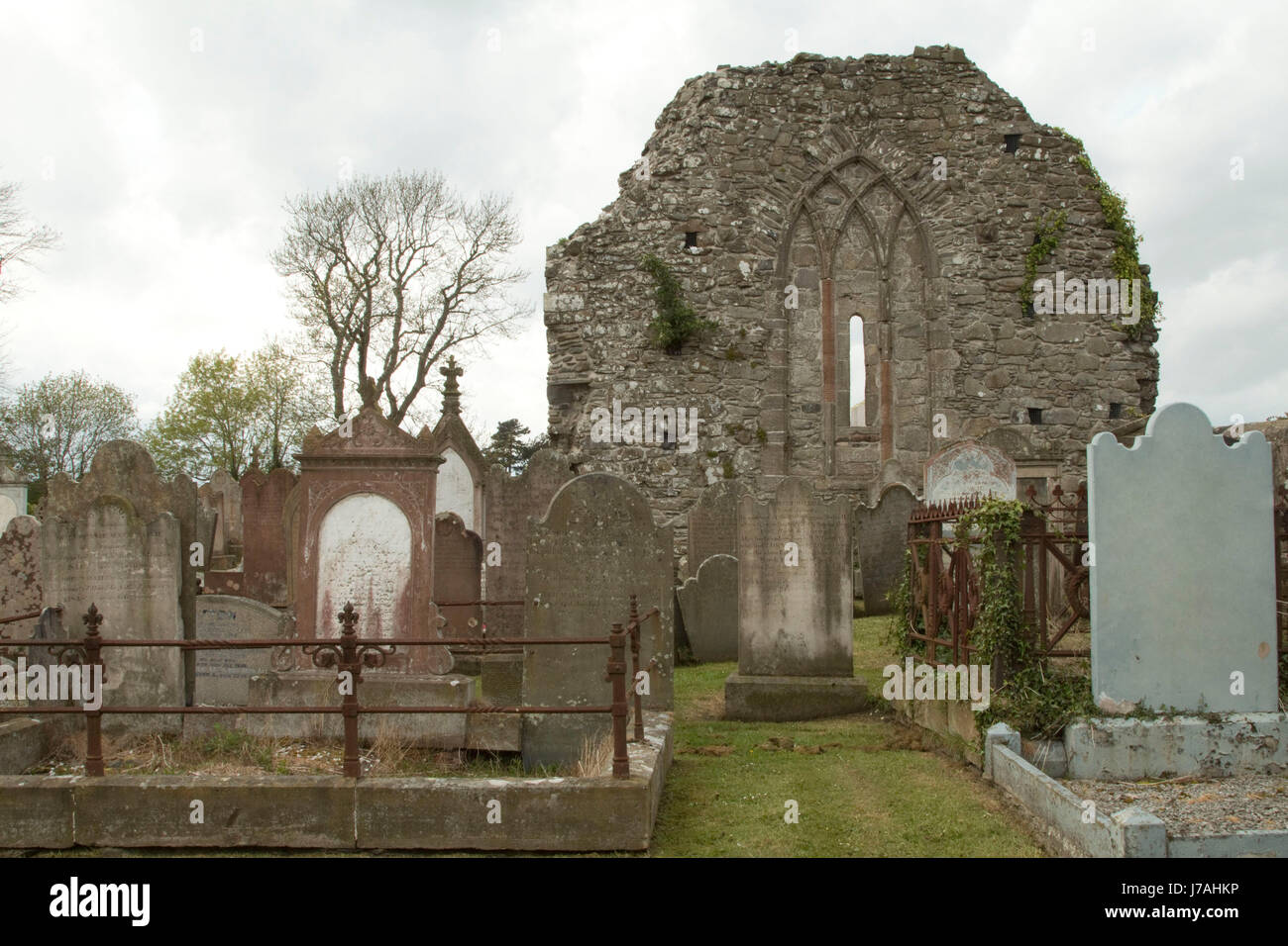 Las ruinas de un antiguo cementerio en Newtownards Co por Irlanda del Norte Foto de stock