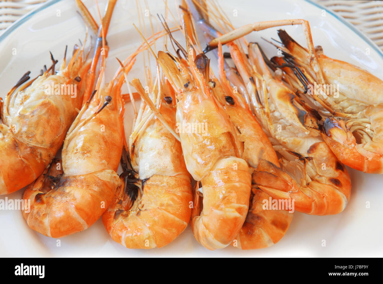 Camarón de agua dulce asada al fuego listo para comer el manjar blanco
