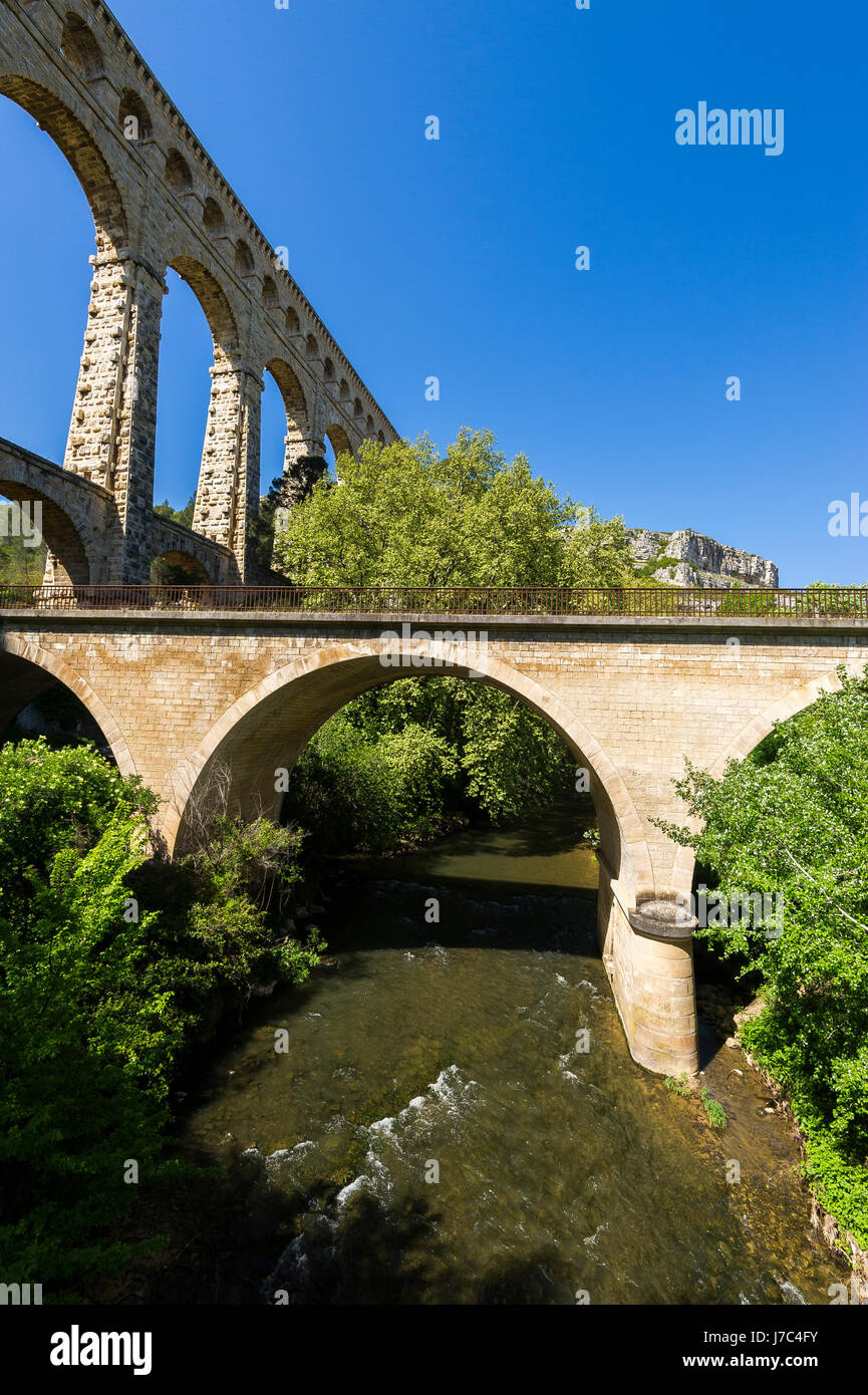 Roquefavor Aqueduc de Aix-en-Provence / PACA Ventabren FRANCIA Foto de stock