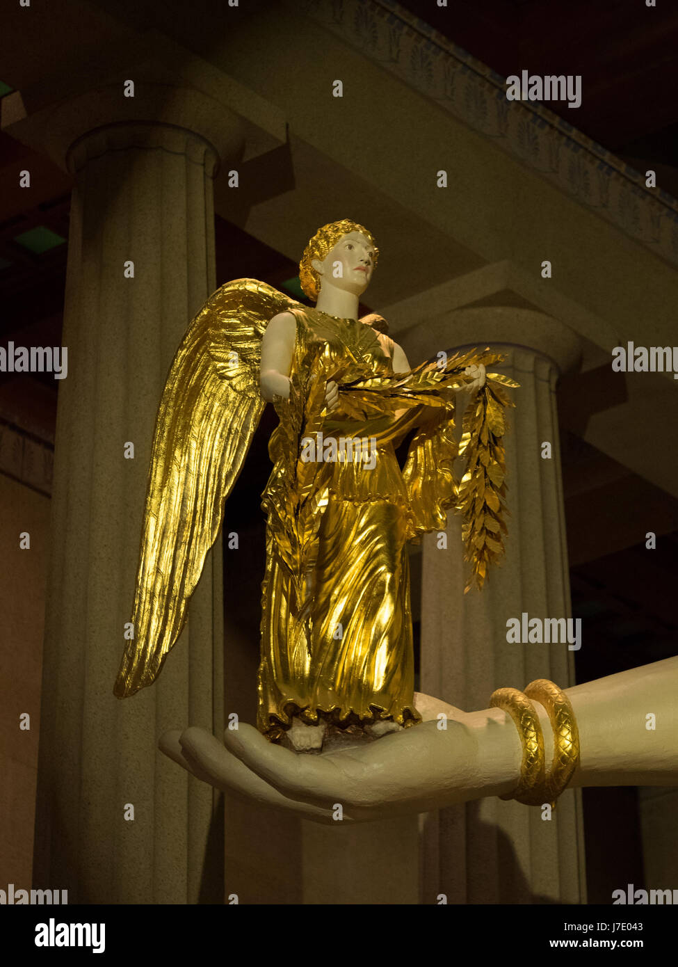 Vistas interiores de la reconstrucción del templo griego de la acrópolis en  Nashville, Tennessee, con la estatua de oro de la diosa Atenea Nike  Fotografía de stock - Alamy
