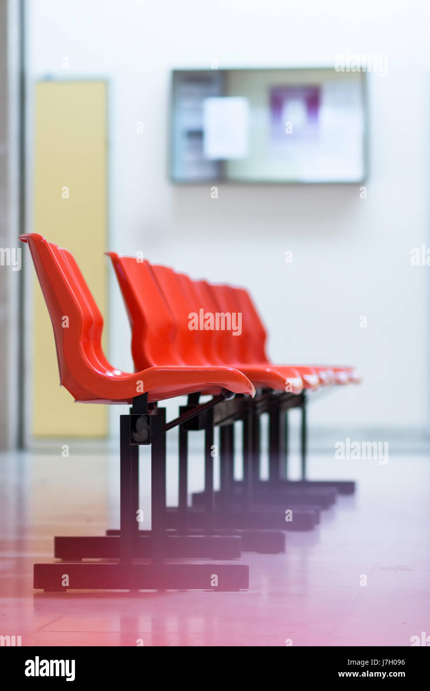 Chairs waiting room hospital doctors fotografías e imágenes de alta