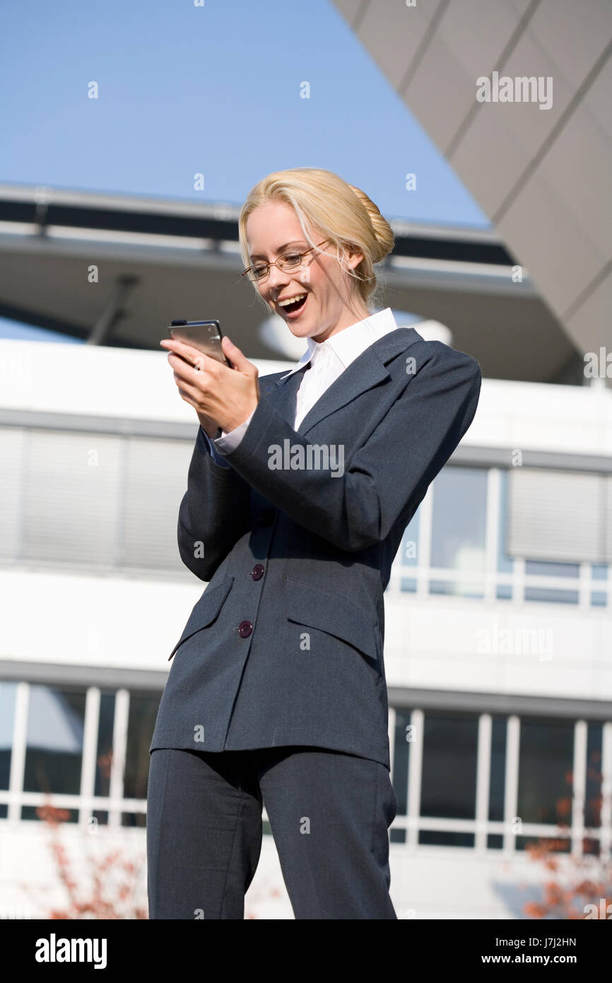 Mujer carta comunicar trabajo trabajo trabajo mujer traje tipo empresa de  comunicaciones Fotografía de stock - Alamy