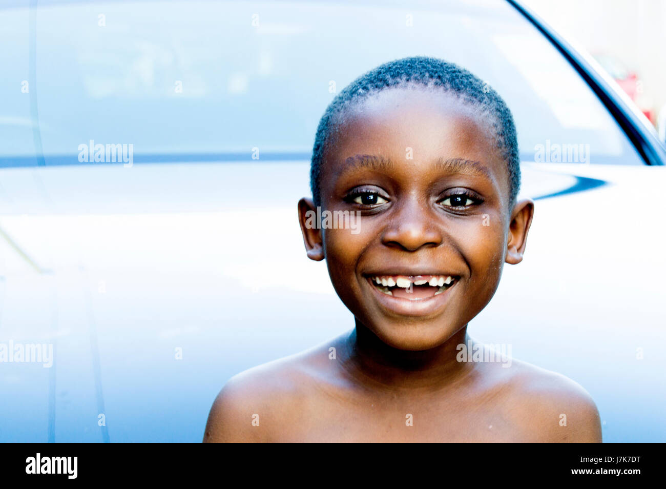 Joven en Namanga, parte posterior de Oyster Bay, Dar es Salaam, Tanzania Foto de stock
