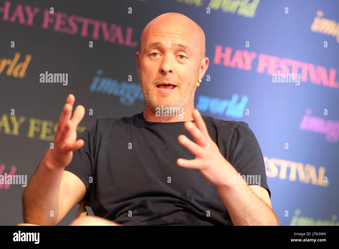 Hay Festival 2017 - heno en Wye, Gales, Reino Unido - mayo 2017 - Steve dring habla acerca de su granja subterránea basada en los refugios antiaéreos en desuso en Londres, donde cultiva hierbas y ensaladas. Crédito: Steven mayo/alamy live news Foto de stock