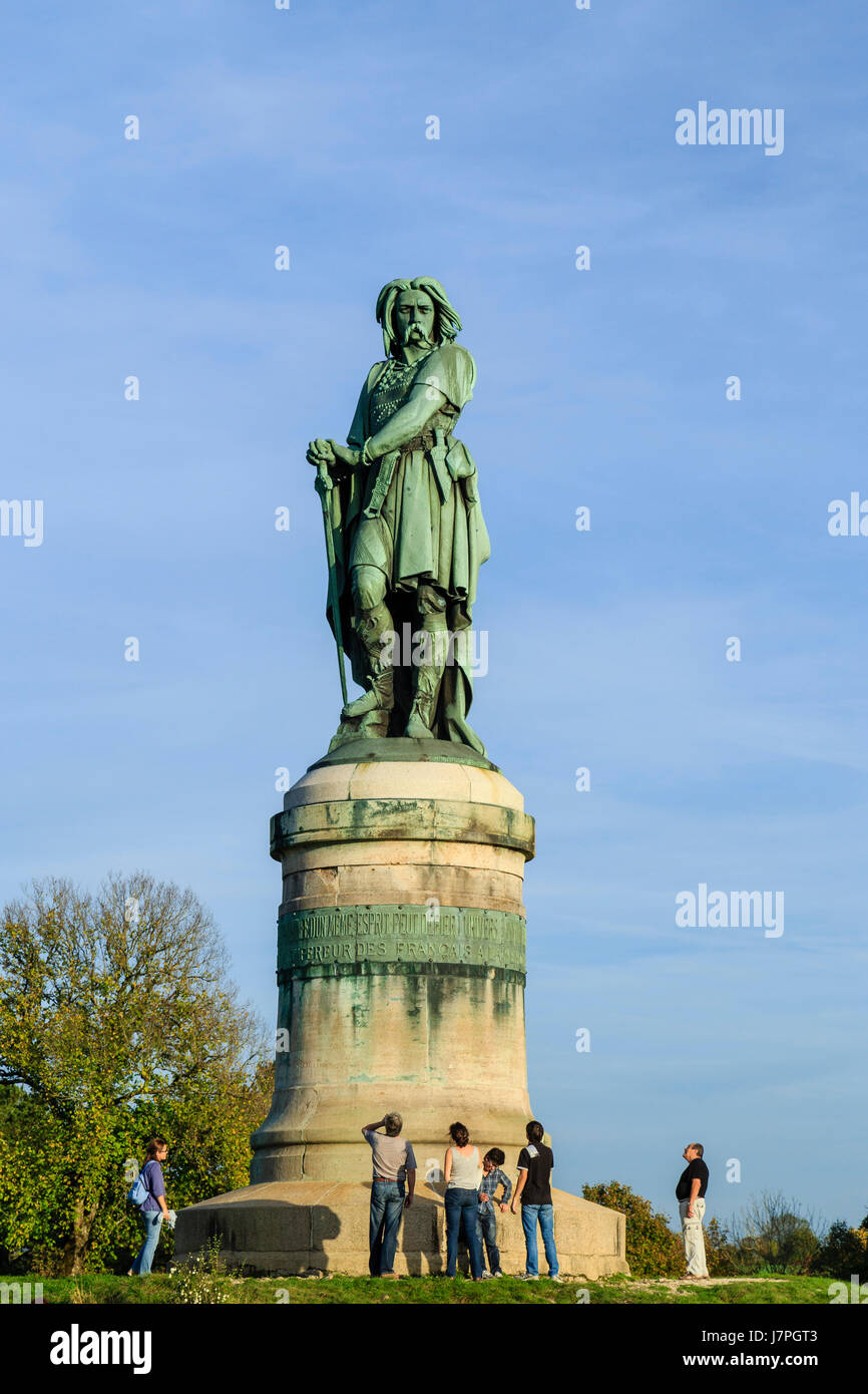 Francia, Cote d'Or, Alise-Sainte-Reine, Vercinguetorix estatua en la cima del Monte Auxois por el escultor Aime Millet Foto de stock