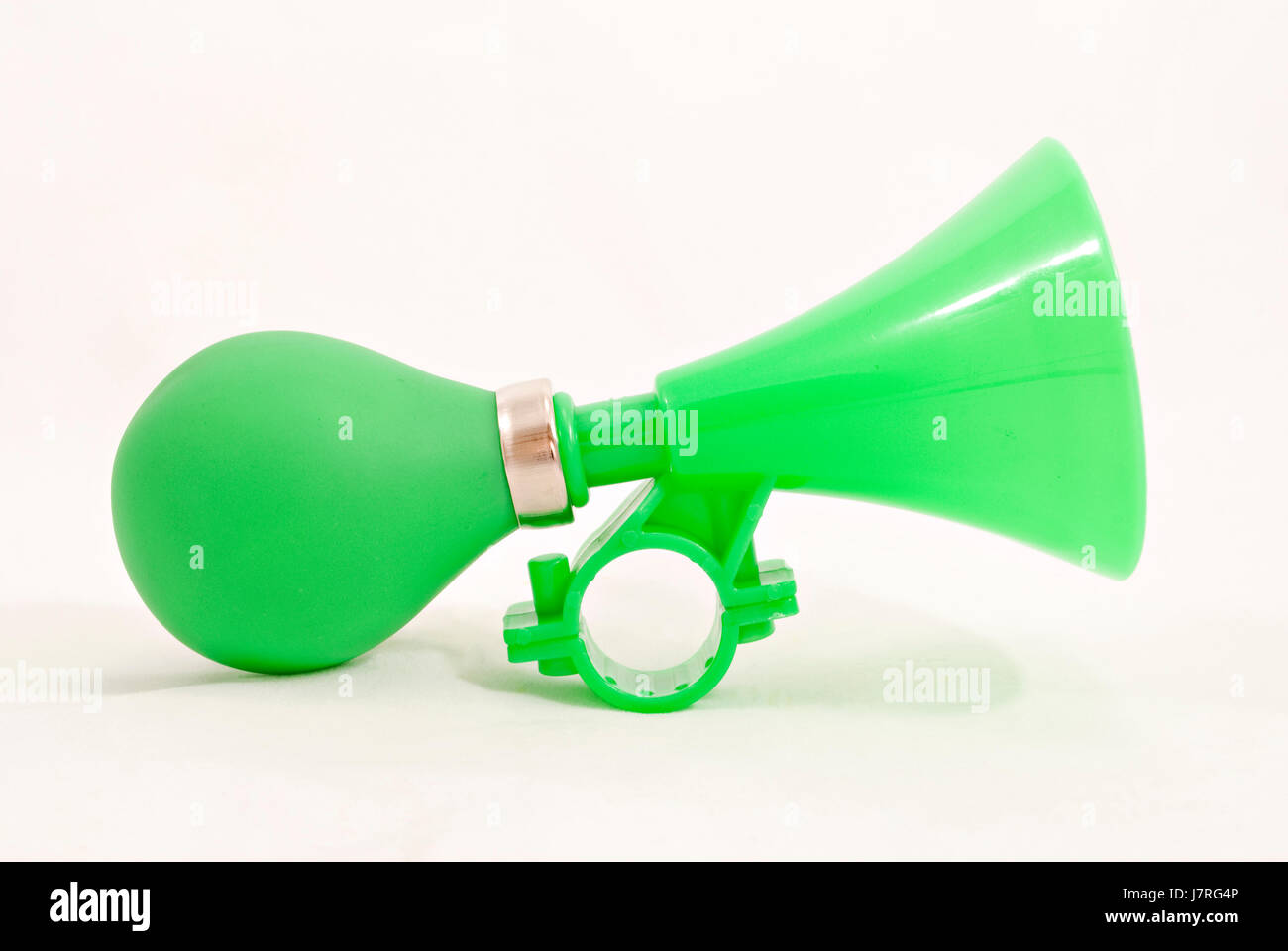 Objeto color aisladas de sonido de bocina closeup horizontal sintético  plástico de juguete Fotografía de stock - Alamy