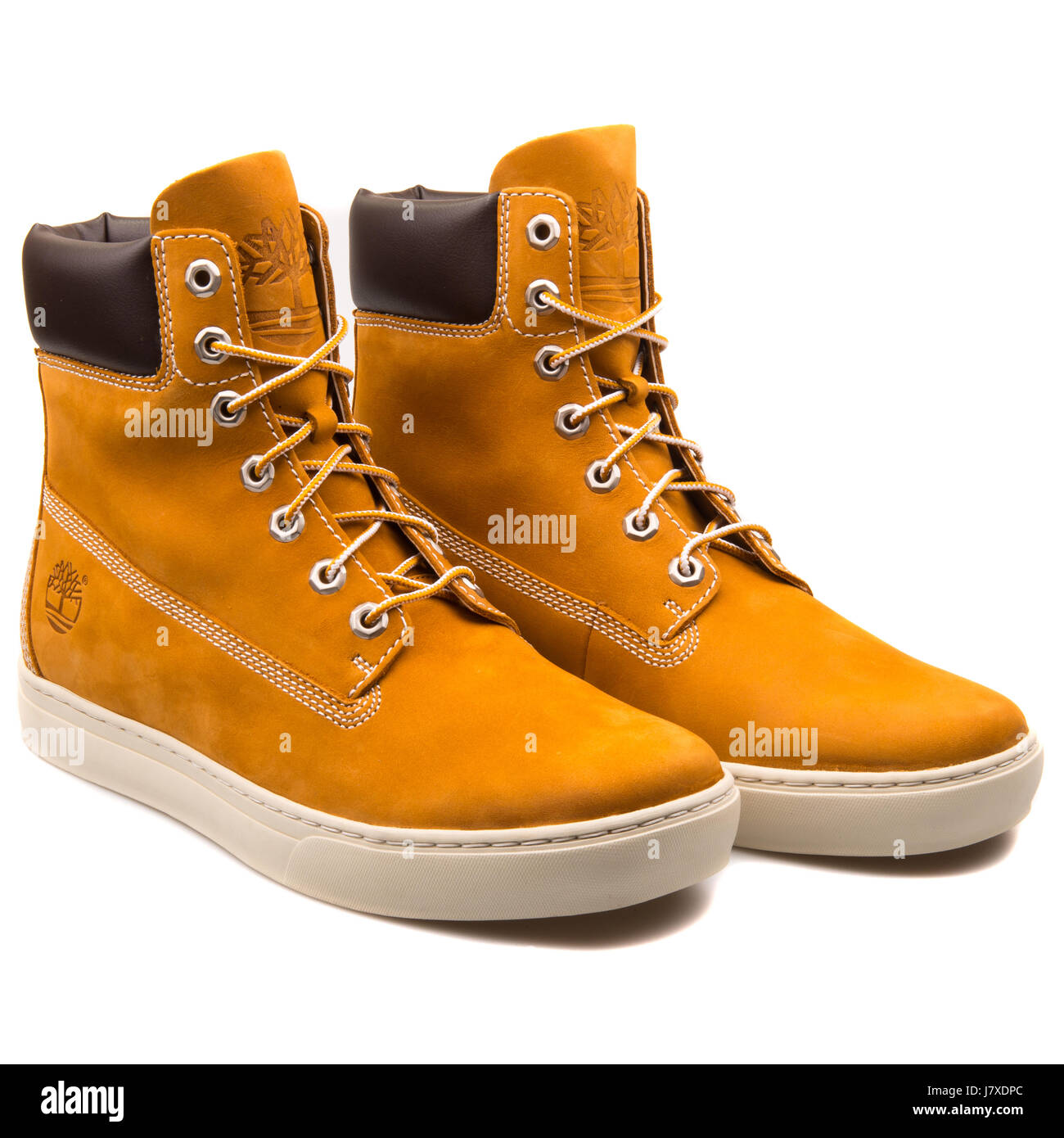 Botas para hombre timberland fotografías e imágenes de alta resolución -  Alamy