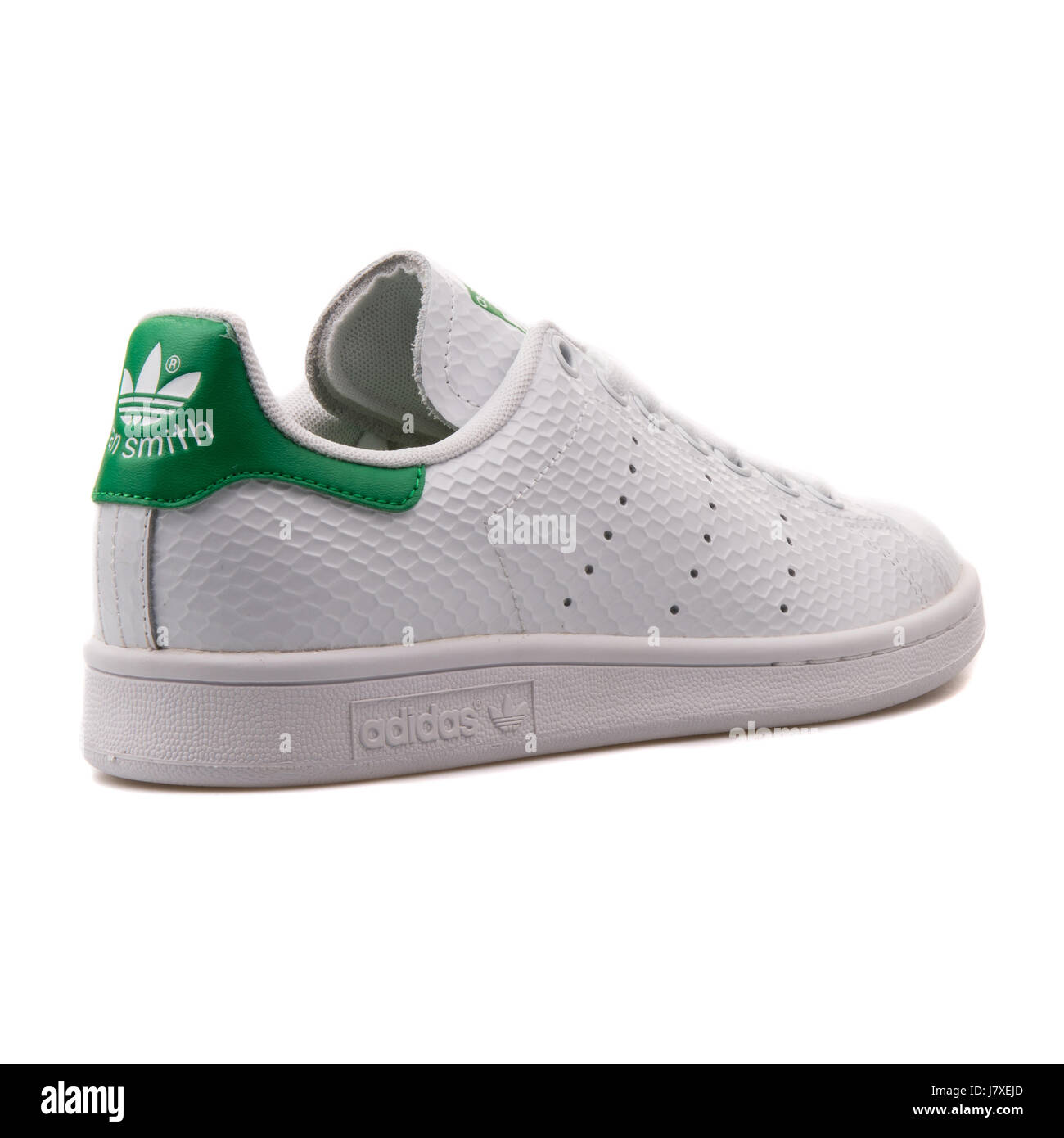 Adidas Stan Smith W Mujer blanca y verde con Sneakers - B35443 Fotografía  de stock - Alamy