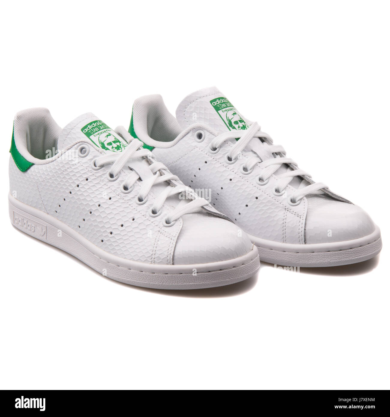 Celo Decir Oswald Adidas Stan Smith W Mujer blanca y verde con Sneakers - B35443 Fotografía  de stock - Alamy