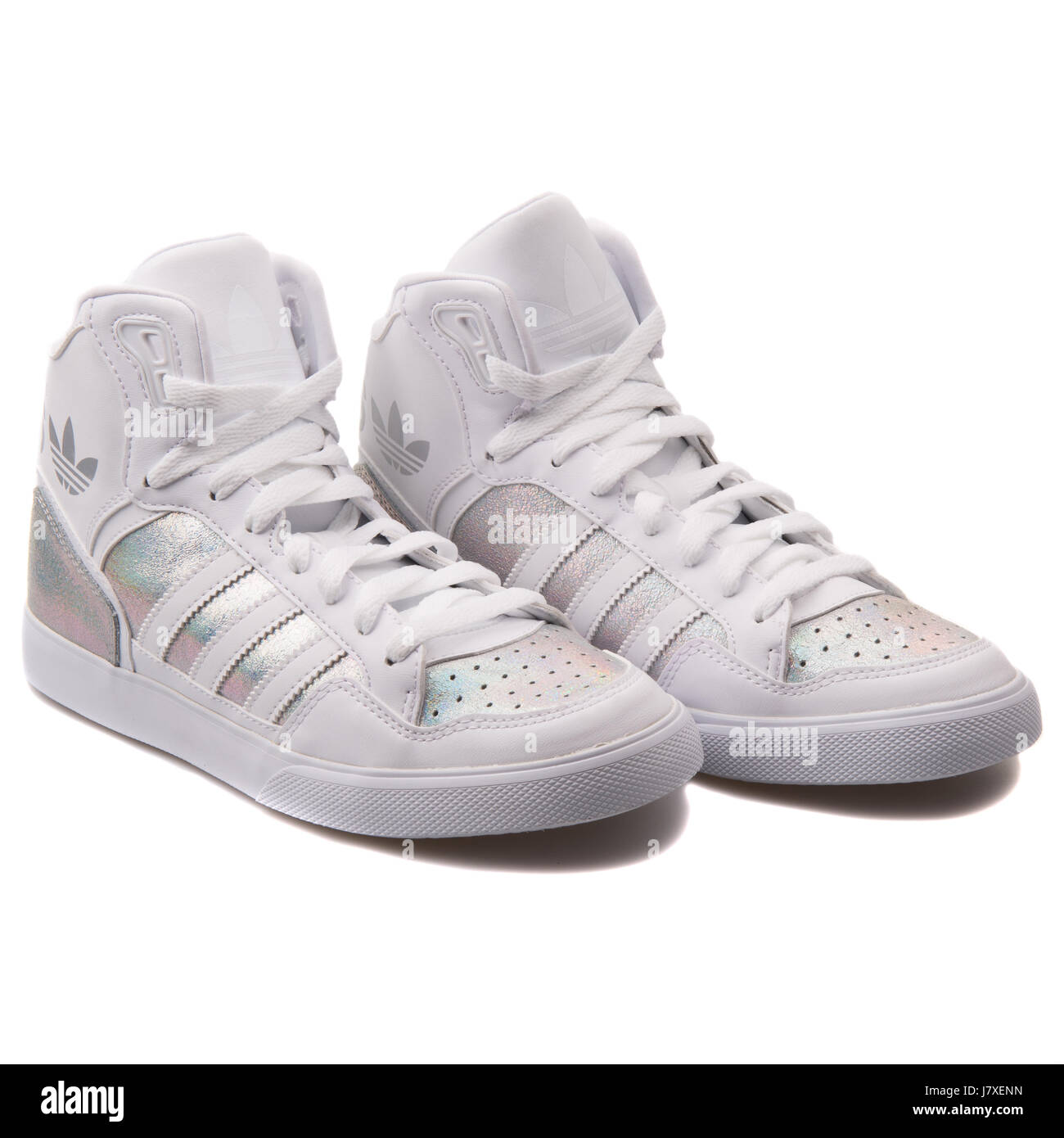 Adidas Extaball Mujer Blanco iridiscente cuero metalizado plata Sneakers - S77398 Fotografía stock Alamy