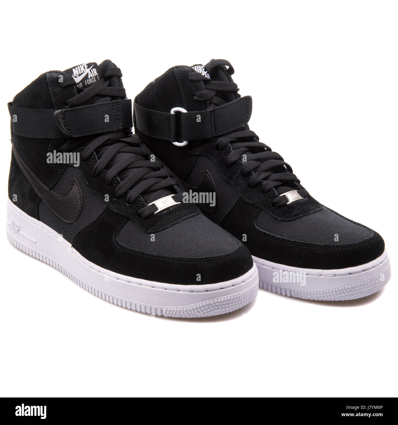 Nike Air Force 1 Alto '07 hombres negros Leather Sneakers - 315121-033  Fotografía de stock - Alamy