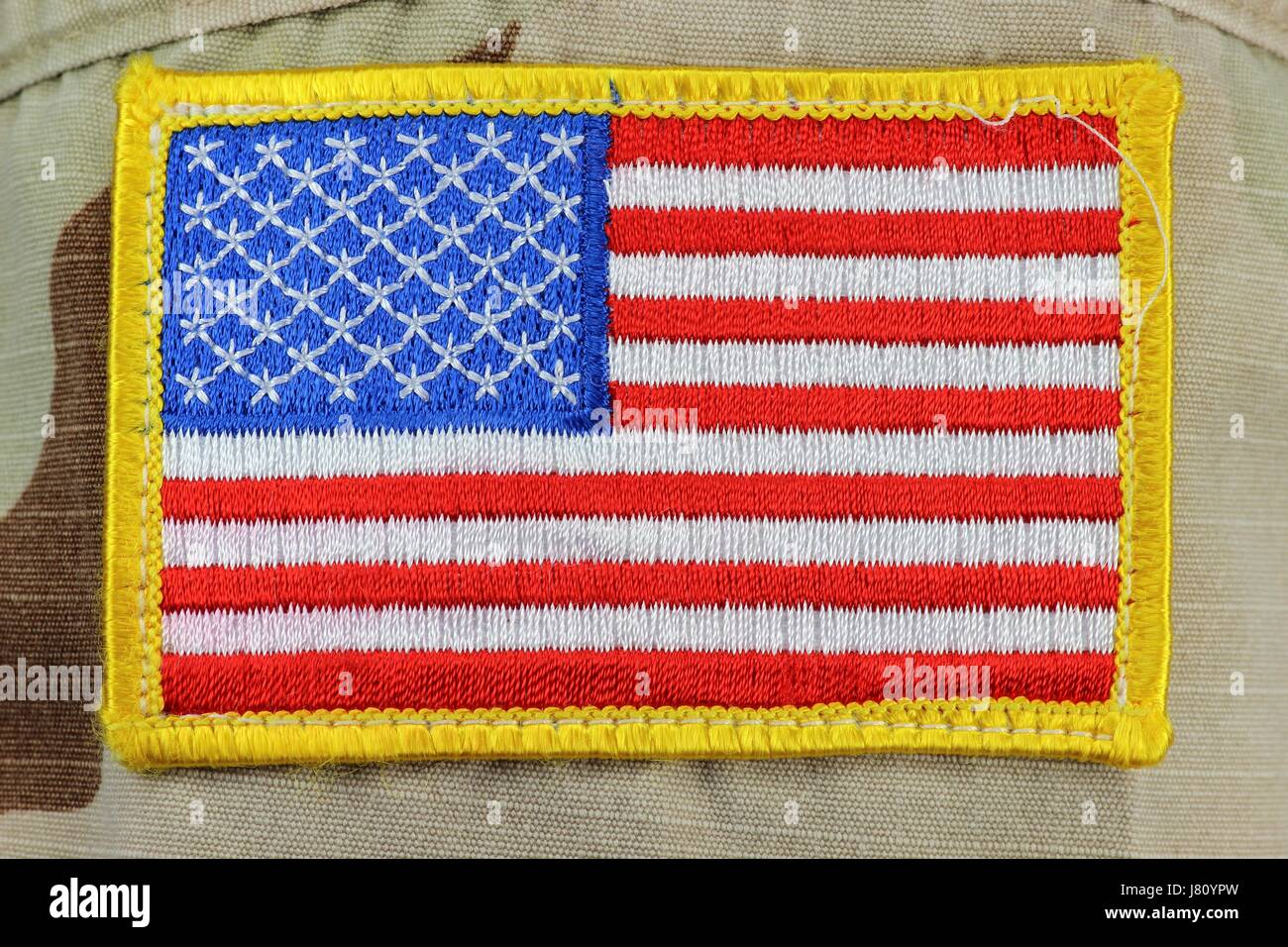 Parche bandera estadounidense en uniforme del desierto Foto de stock