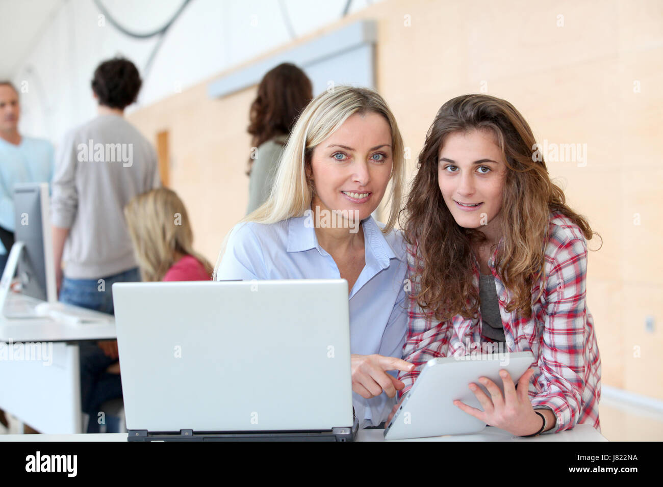 Profesora de Educación escritorio teen retrato de adultos jóvenes de