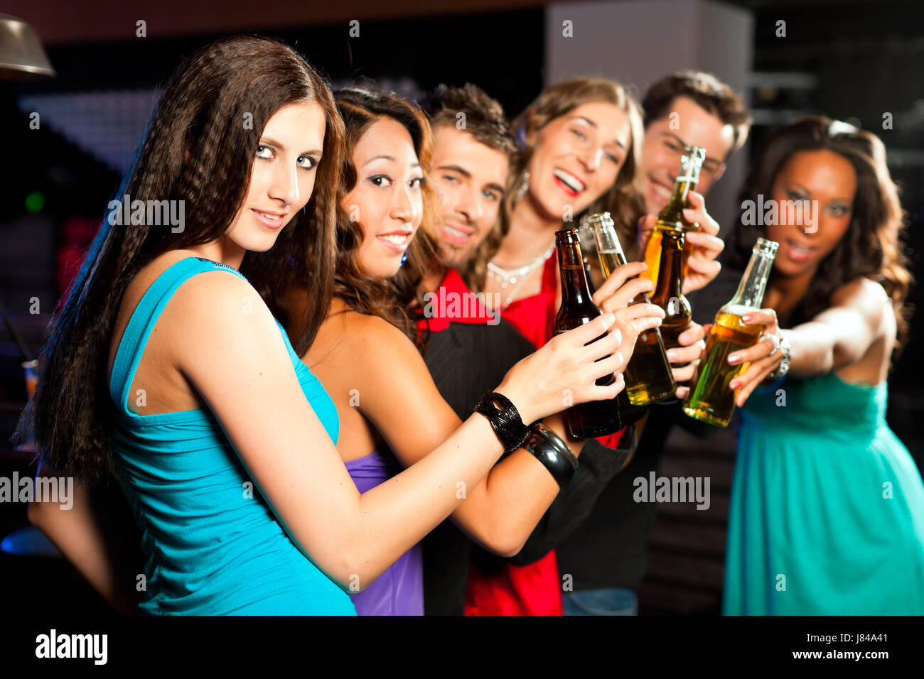 Personalmente Hola Flecha Disco bar taberna mujer mujeres tener parte celebración beer club mujer  grupo Fotografía de stock - Alamy