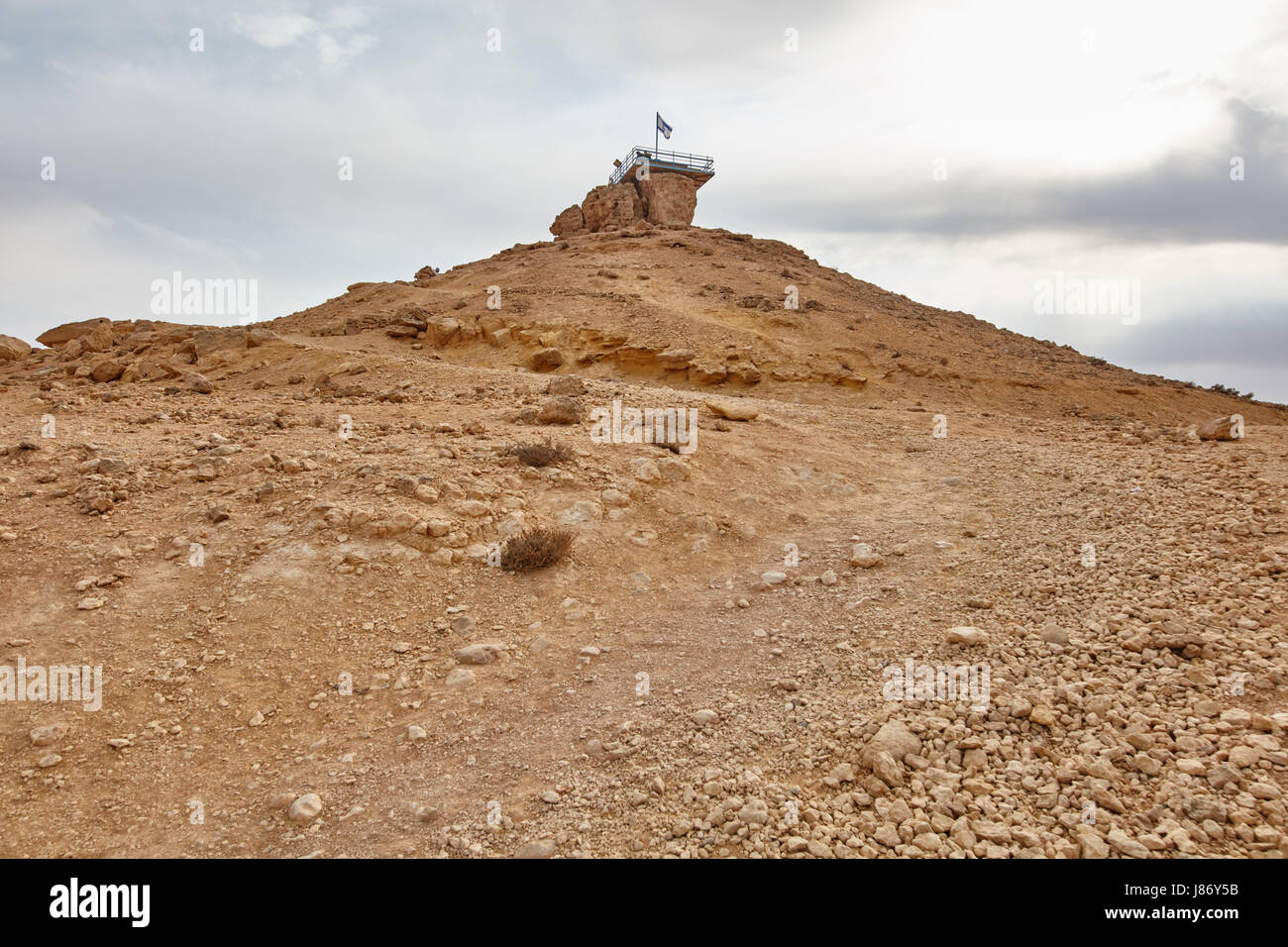 Un búnker en una montaña en el Negev Fotografía de stock Alamy