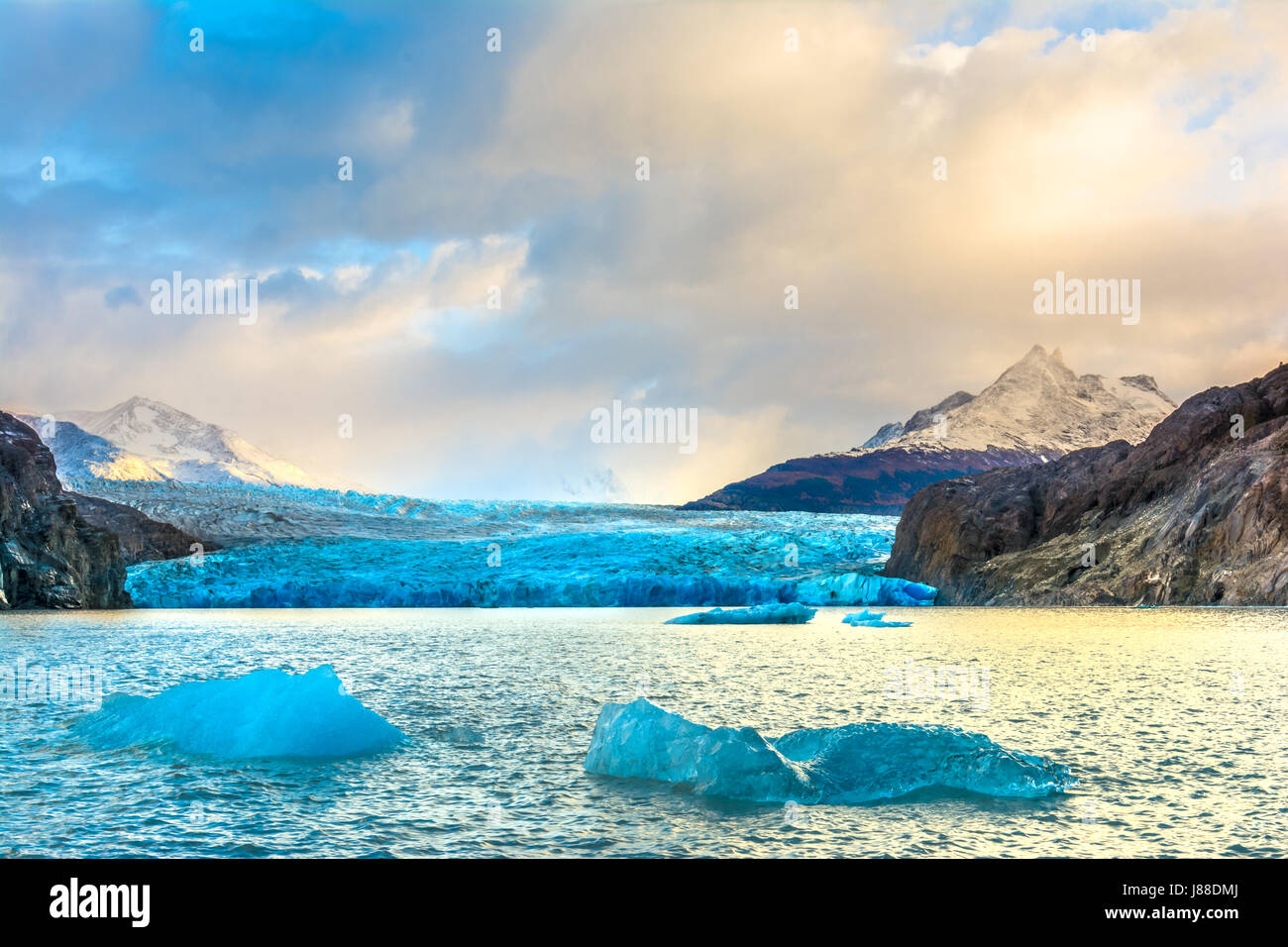 Glaciar Greypatagonia Chile Un Glaciar En El Campo De Hielo Patagónico Sur La Cordillera 9021