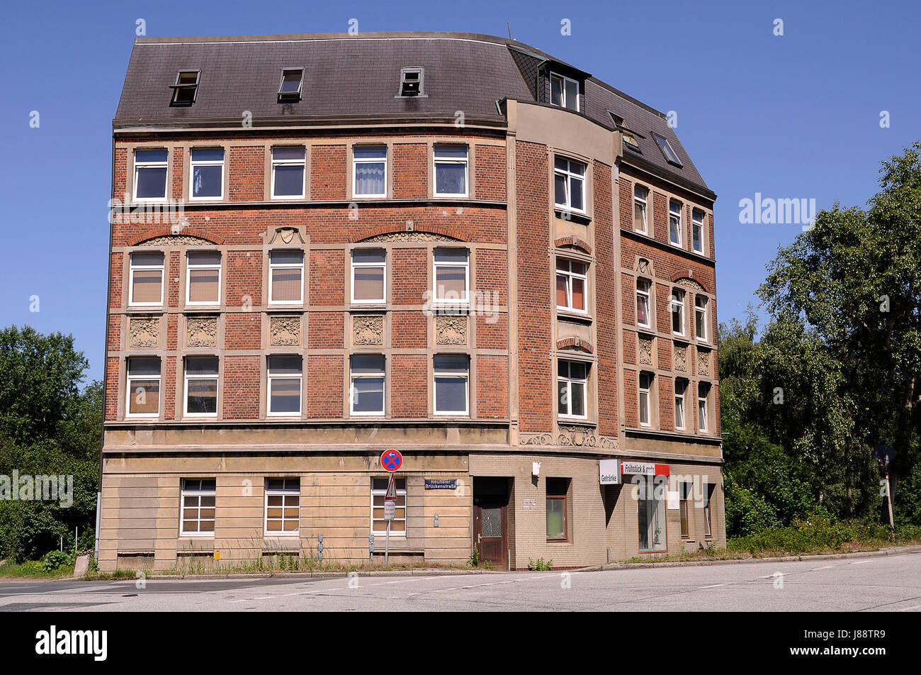 Afligidos, Hamburgo, de varios pisos, vacantes, viejo, construcción de edificios, la protección de la Foto de stock