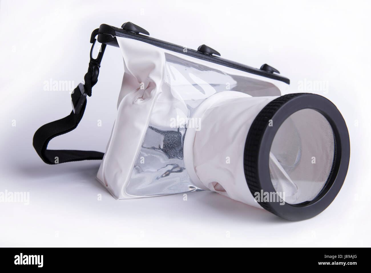 Carcasa sumergible para cámara digital sobre fondo blanco, accesorios de  verano del fotógrafo Fotografía de stock - Alamy