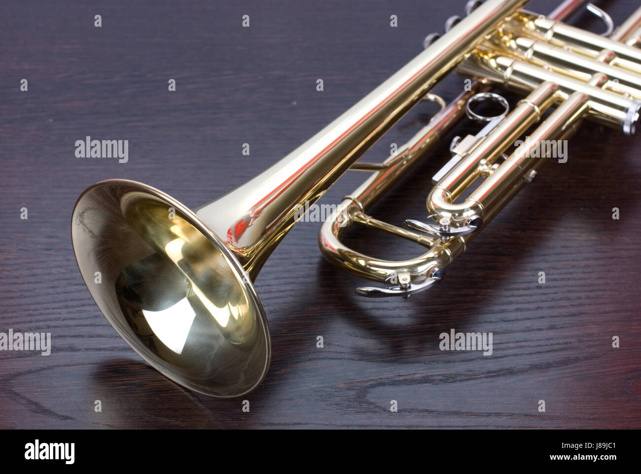 Señal de trompeta fotografías e imágenes de alta resolución - Página 2 -  Alamy