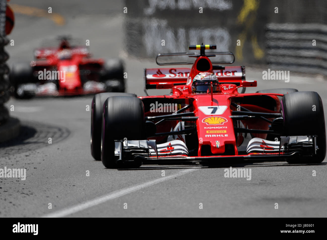 Monte Carlo, Monaco. 28 de mayo de 2017. Kimi Raikkonen de Finlandia y la Scuderia Ferrari duros primero en la carrera del Gran Premio de Fórmula 1 de Mónaco, Monte Carlo. Crédito: Stefano Arcari/Alamy Live News Foto de stock