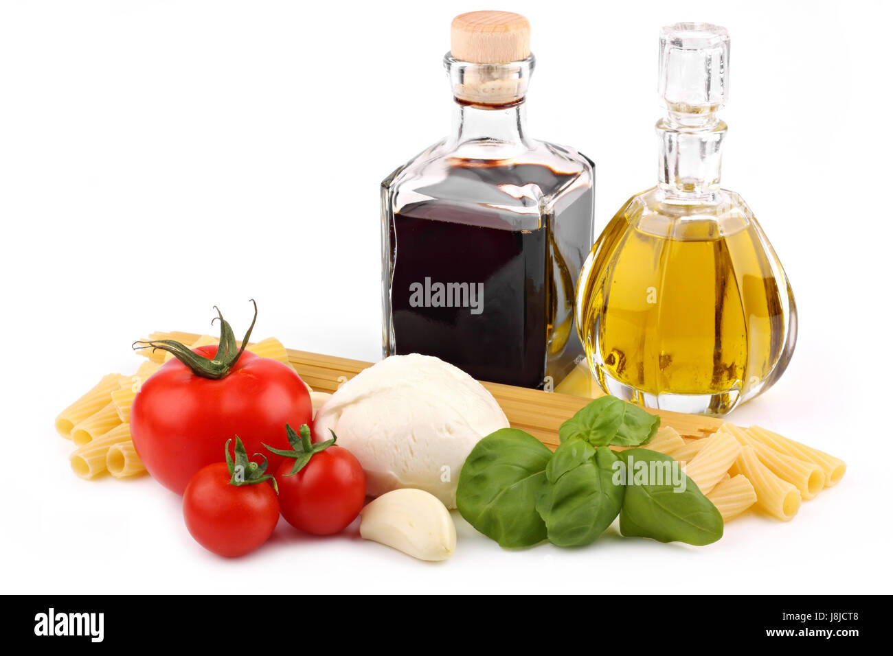 Los fideos, aceite de oliva, tomates, tomate, albahaca, italiano, spaghetti, restaurante, Foto de stock