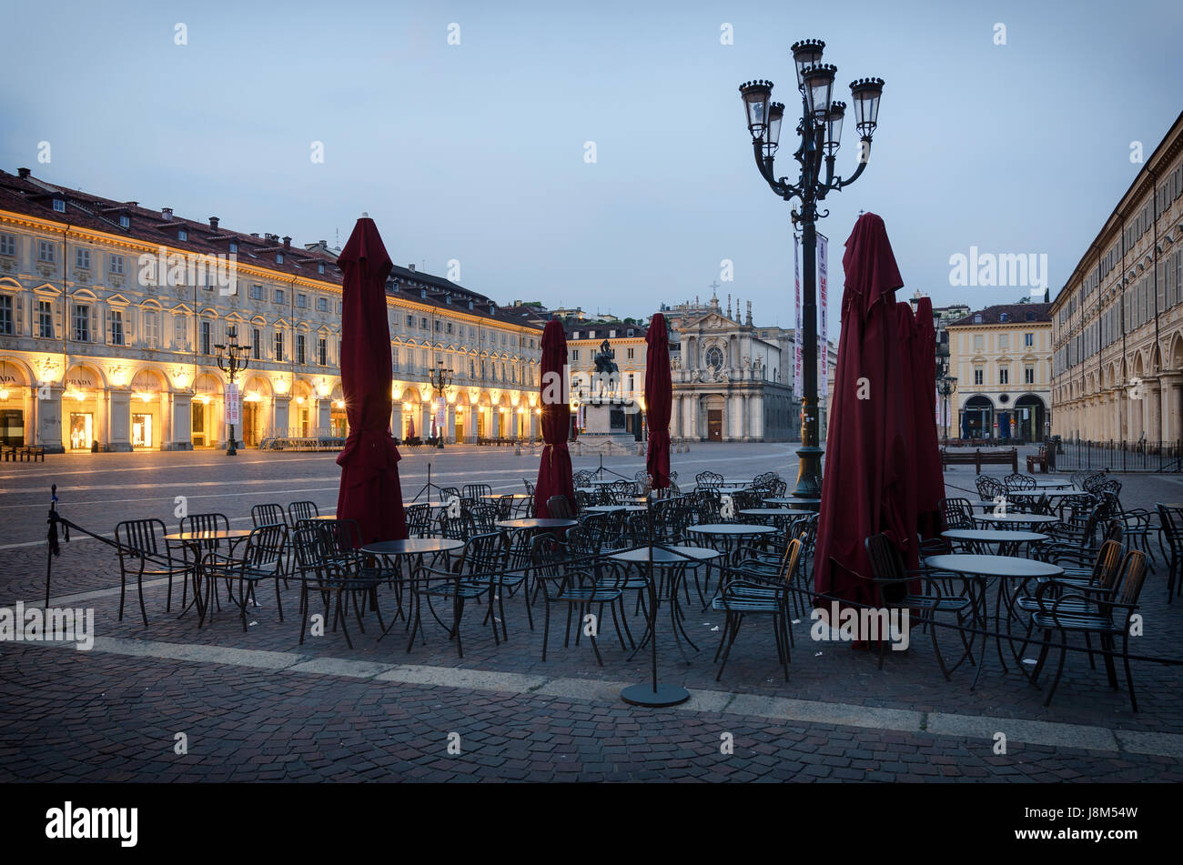 Piazza San Carlo de Turín en penumbra Foto de stock