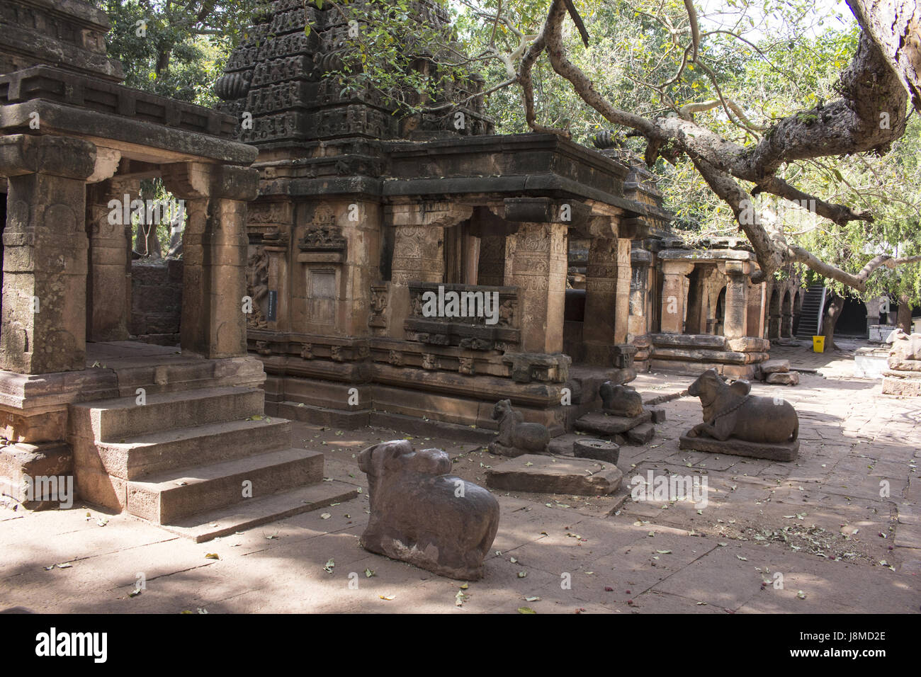 Templos, Badami Mahakuta, Karnataka. 6º o 7º siglo EC construidos por los primeros reyes de la dinastía Chalukya Foto de stock