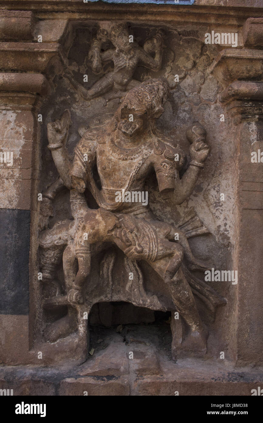 Narsimha escultura. Templos, Badami Mahakuta, Karnataka. 6º o 7º siglo EC construidos por los primeros reyes de la dinastía Chalukya Foto de stock
