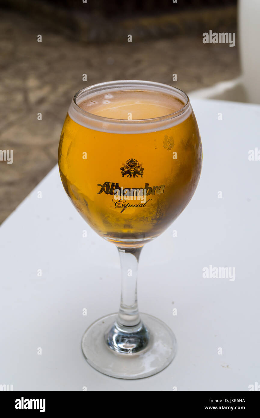 Cerveza alhambra fotografías e imágenes de alta resolución - Alamy