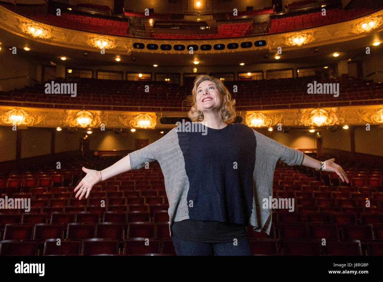 La actriz Sara Stewart en el Kings Theatre Edinburgh Foto de stock