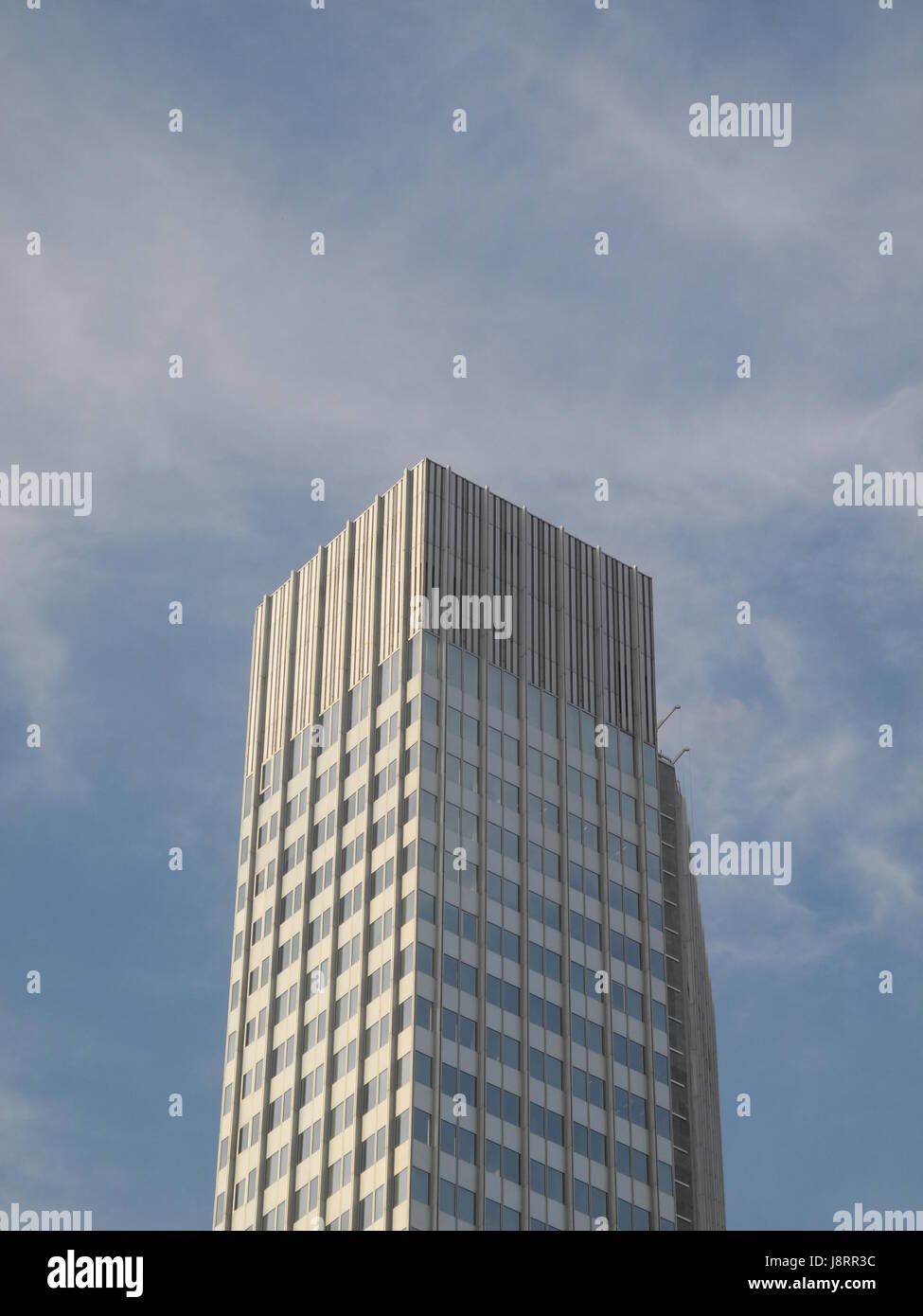 Banco, institución de crédito, una casa, un edificio de varias plantas, edificio multistorey Foto de stock