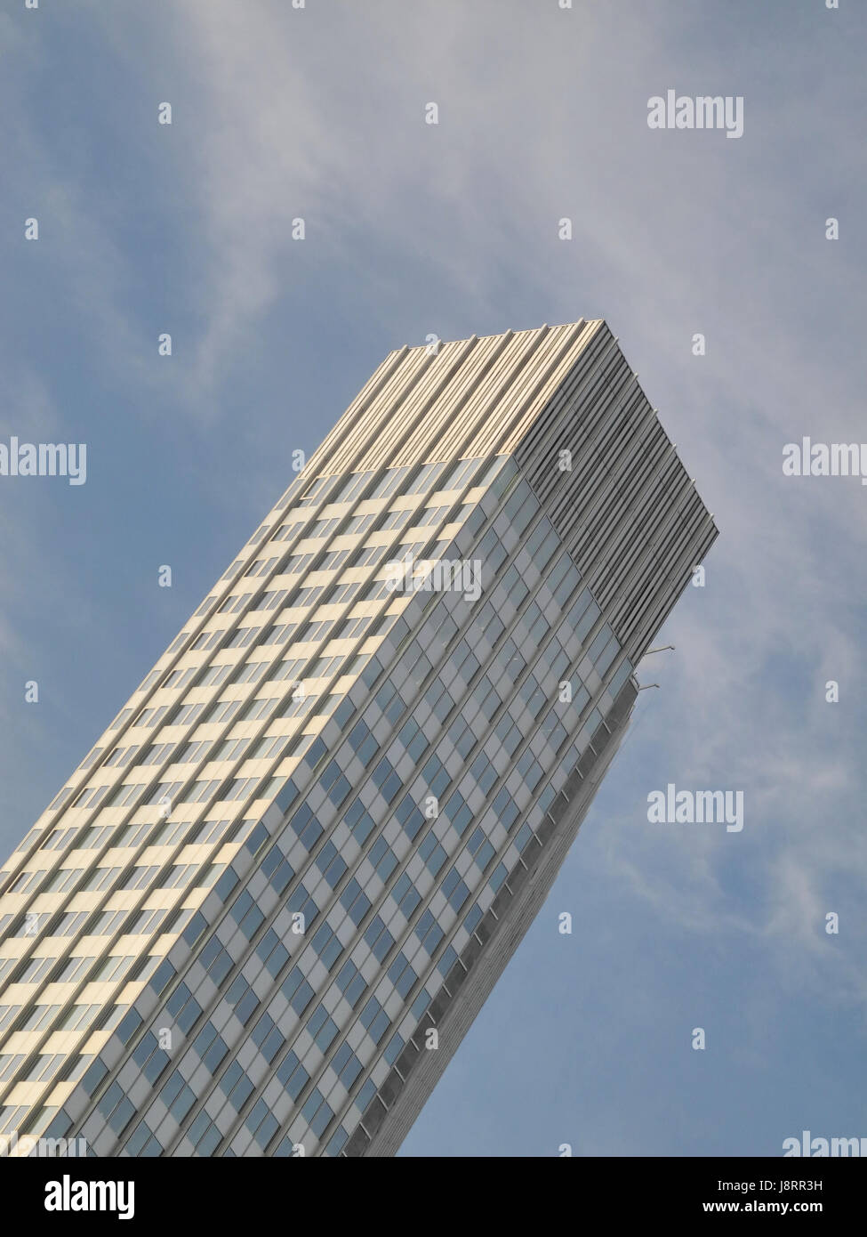 Banco, institución de crédito, una casa, un edificio de varias plantas, edificio multistorey Foto de stock