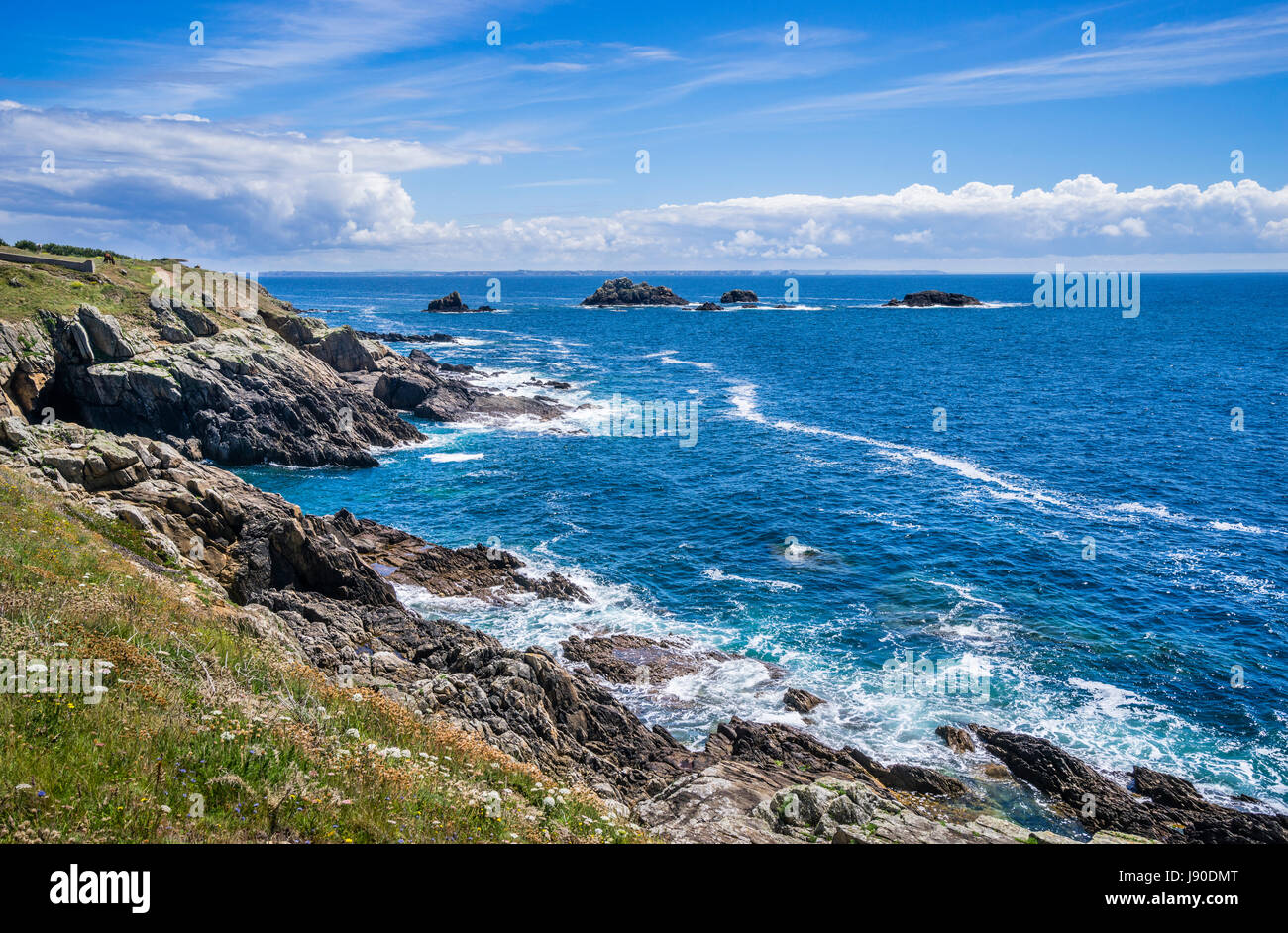 Francia, Bretaña, departamento Finistére, paisaje costero en Pointe Sant-Mathieu Foto de stock