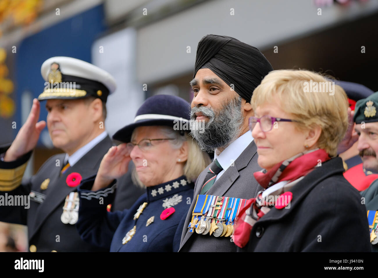 11 de noviembre de 2016. Ministro de Defensa Nacional Harjit Sajjan en el Remembrance Day 2016 ceremonia en la Plaza de la victoria en el centro de Vancouver. Foto de stock