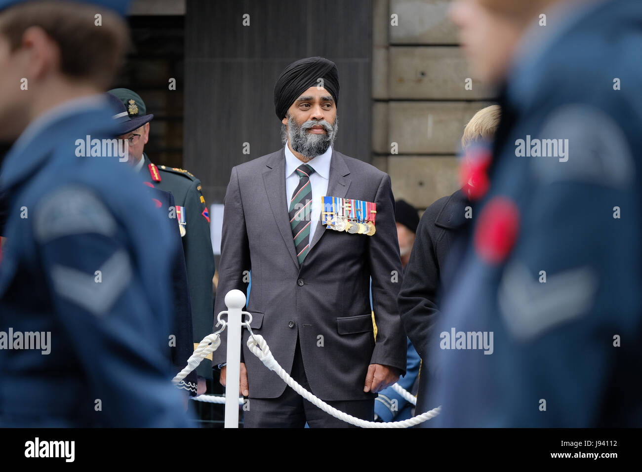 11 de noviembre de 2016. Ministro de Defensa Nacional Harjit Sajjan en el Remembrance Day 2016 ceremonia en la Plaza de la victoria en el centro de Vancouver. Foto de stock