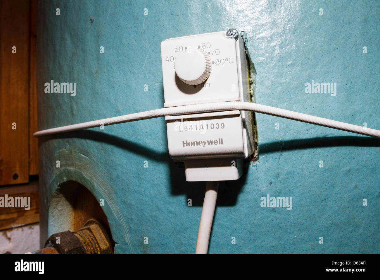 Cilíndrico de agua caliente y el termostato, doméstico, UK Fotografía de  stock - Alamy