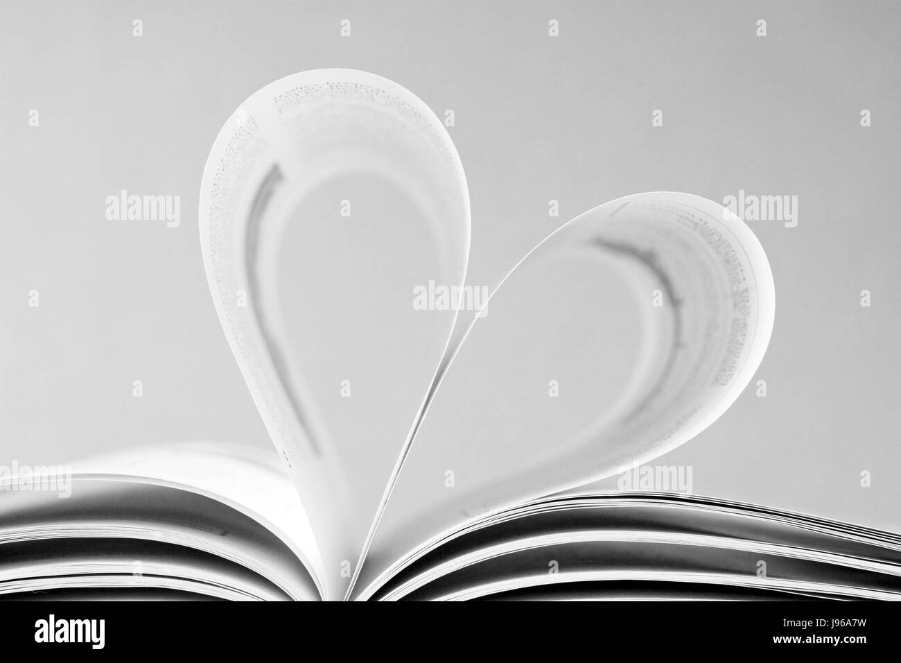 Romántico, cariñoso, romance, amor, en el amor, cayó en amor, emoción, libro Foto de stock