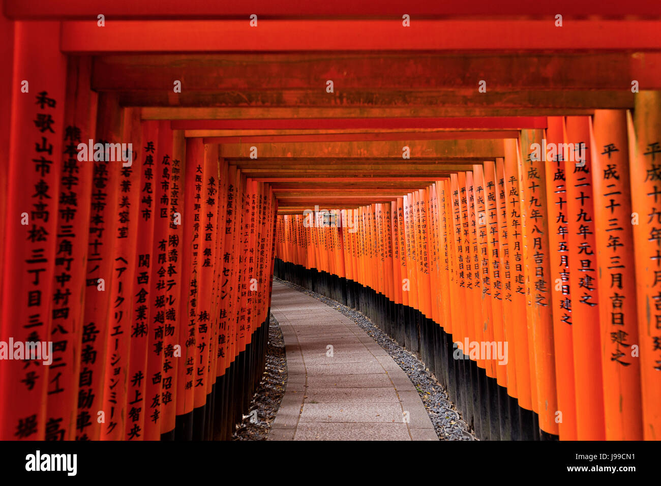 Tori Rojo Gate En Fushimi Inari Shrine En Kyoto Japon Fotografia De Stock Alamy Tori Rojo Gate En Fushimi Inari Shrine En Kyoto Japon Fotografia De Stock Alamy