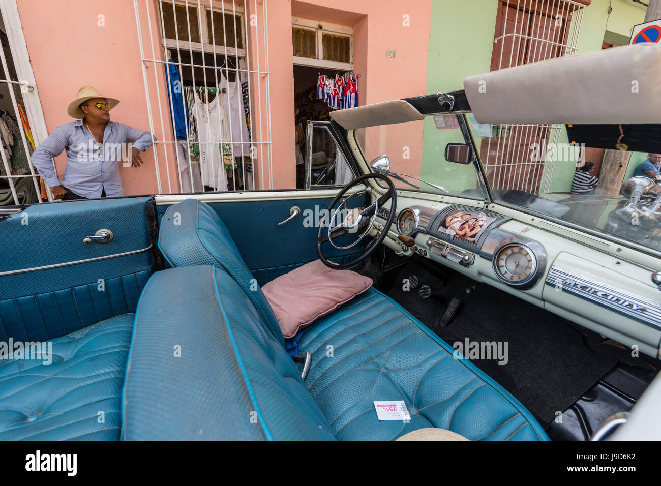 Un Vintage 1948 Mercurio ocho coches americanos trabajando como un taxi, en la ciudad de Trinidad, Cuba, Las Antillas, Caribe Foto de stock
