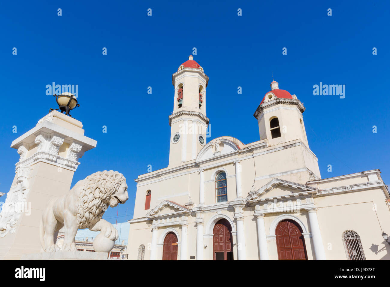 La Catedral de la Purísima Concepción, en la Plaza José Martí, Cienfuegos, Sitio del Patrimonio Mundial de la UNESCO, Cuba, Las Antillas, Caribe Foto de stock