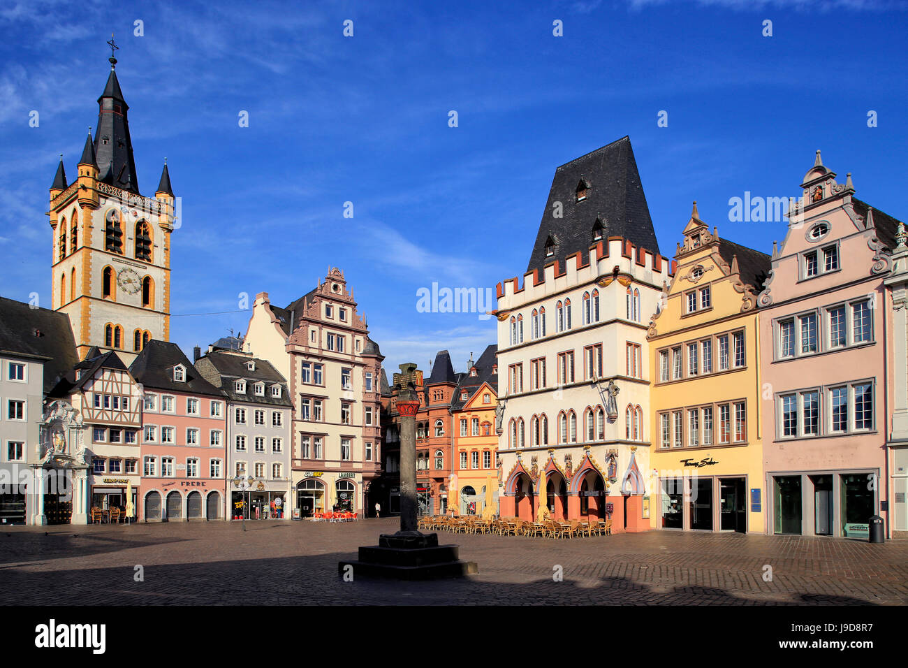 Hauptmarkt, la Plaza del Mercado, con san Gangolf iglesia y edificio Steipe, Trier, río Mosela, Renania-Palatinado, Alemania Foto de stock