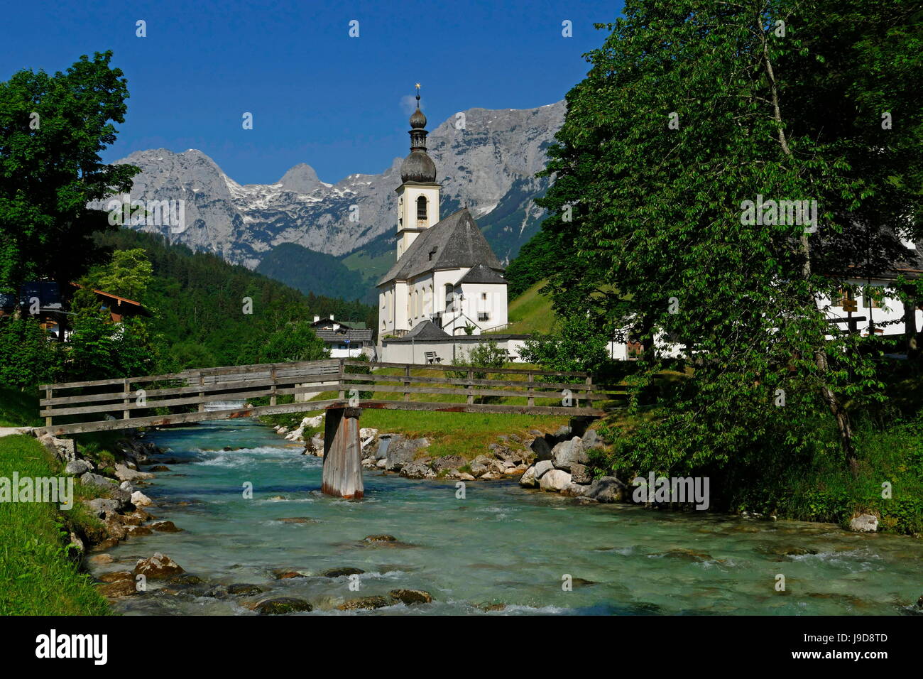 Iglesia parroquial contra Reiteralpe, Ramsau, Alta Baviera, Baviera, Alemania, Europa Foto de stock