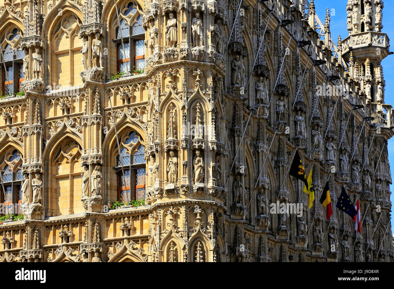 El Ayuntamiento de estilo gótico tardío en la plaza Grote Markt, Lovaina, Brabante, Bélgica, Europa Foto de stock